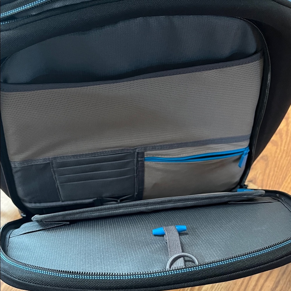 Alienware Black And Blue Backpack - image 2